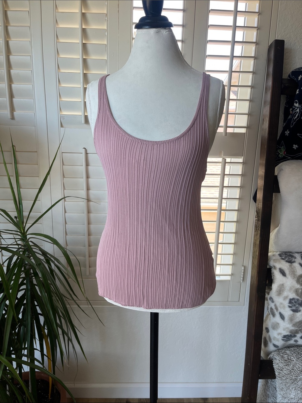 Theory Ribbed Scoop Tank Top - Dusty Mauve 🌸